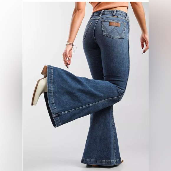 Wrangler Retro Flare Leg Stretch Jeans NWT 30x32 - Picture 1 of 14